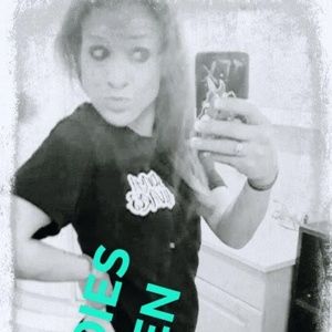 Meet your Posher, Alexis